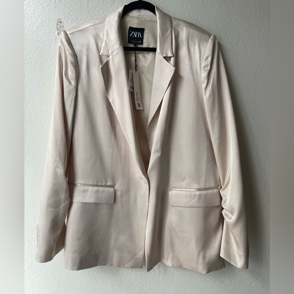 Zara Women's Elegant Beige Blazer
